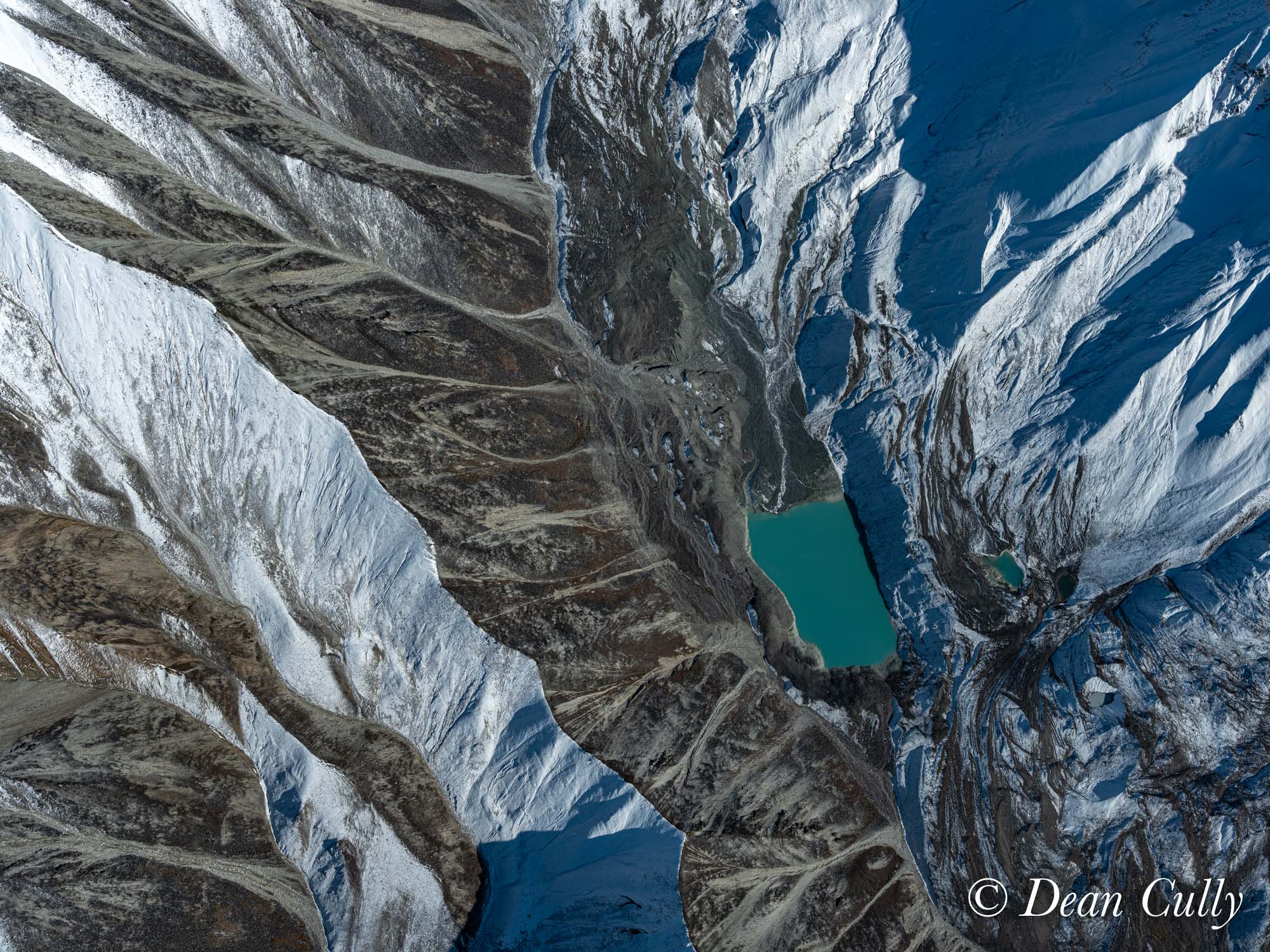 alaska_landscape_aerial_alaskarange_mountains_glacial_lake_debris_deancully