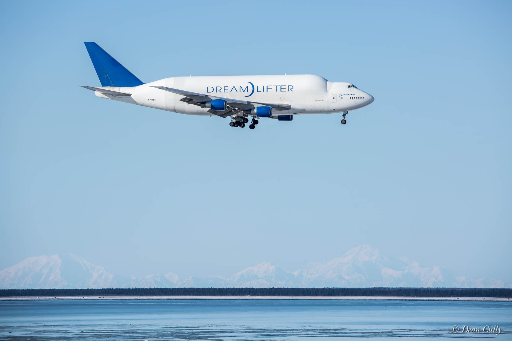 A Dreamlifter Arrives